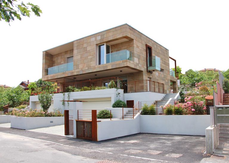 Villa V